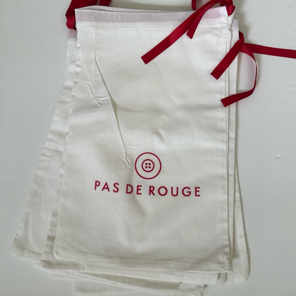 Pas de Rouge White Bags with Red Ties